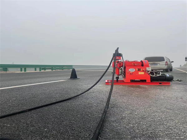 金山屯马路路基路面开裂下沉注浆加固灌浆